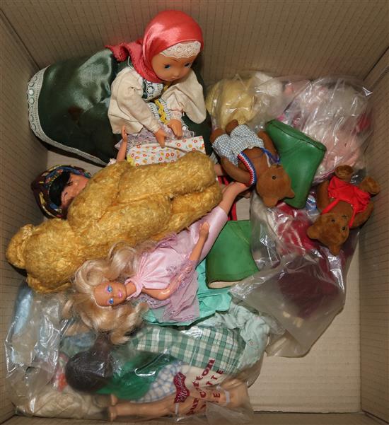 Large quantity dolls and a dolls cot